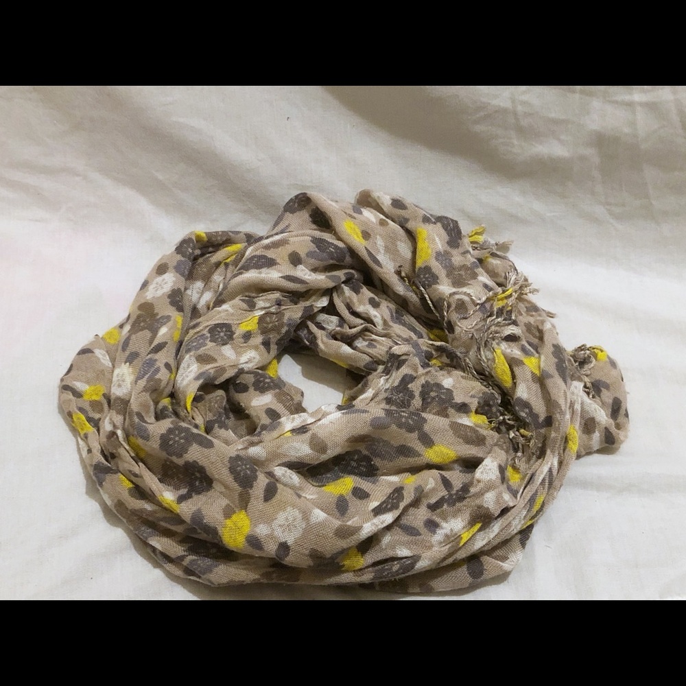 Women’s scarf